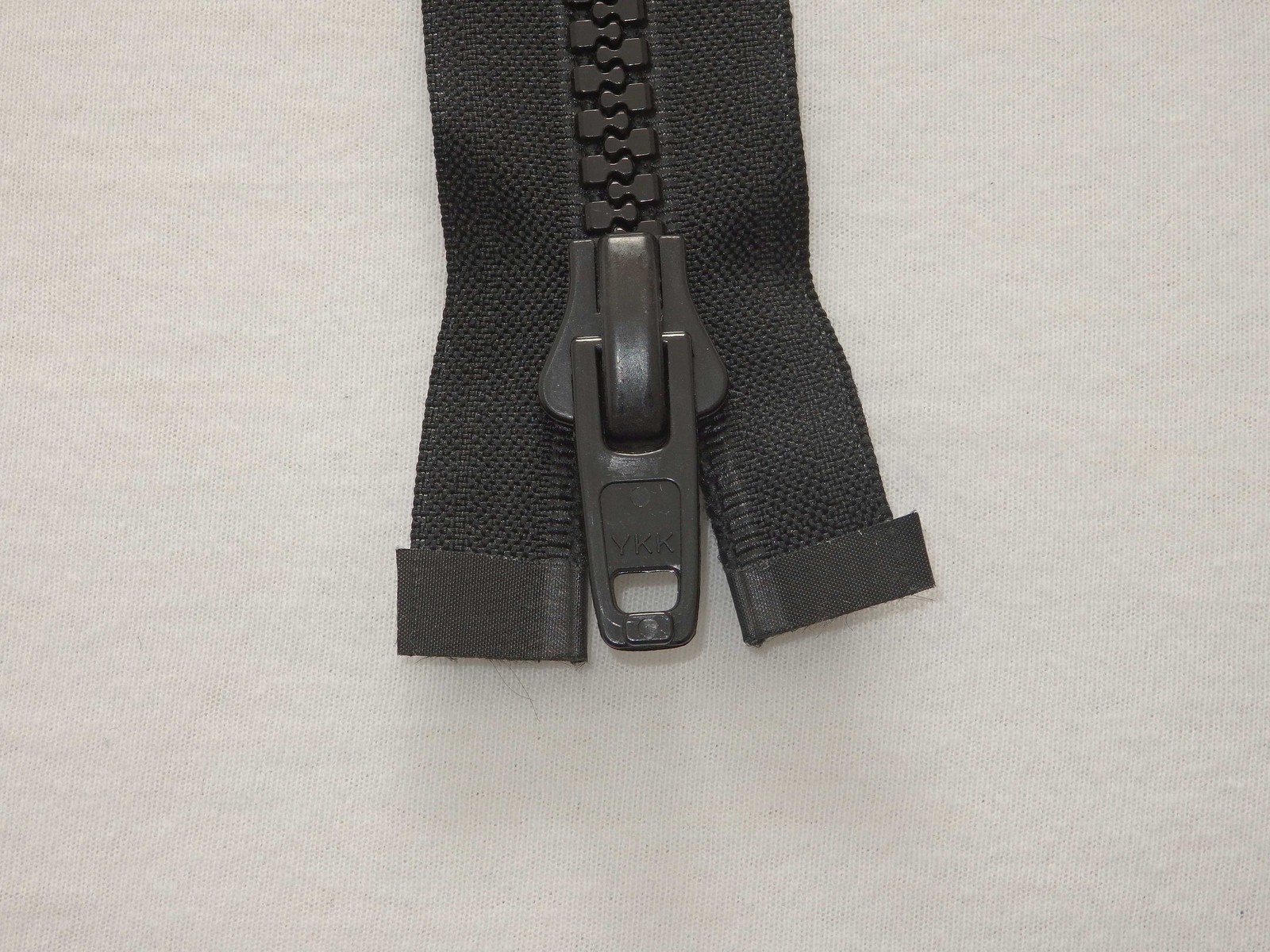 YKK Vislon 10V Reißverschluss nicht Teilbar Schwarz mit Kunststoffschieber 84 cm