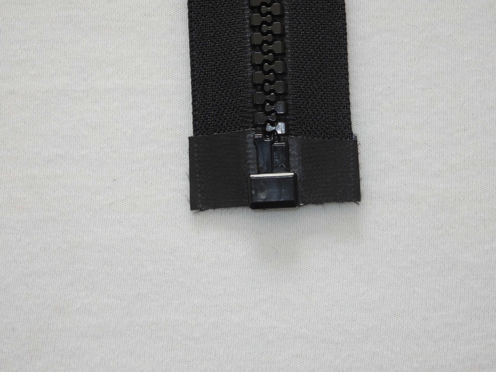 YKK Vislon 10V Reißverschluss Teilbar Schwarz mit Metalschieber 69 cm