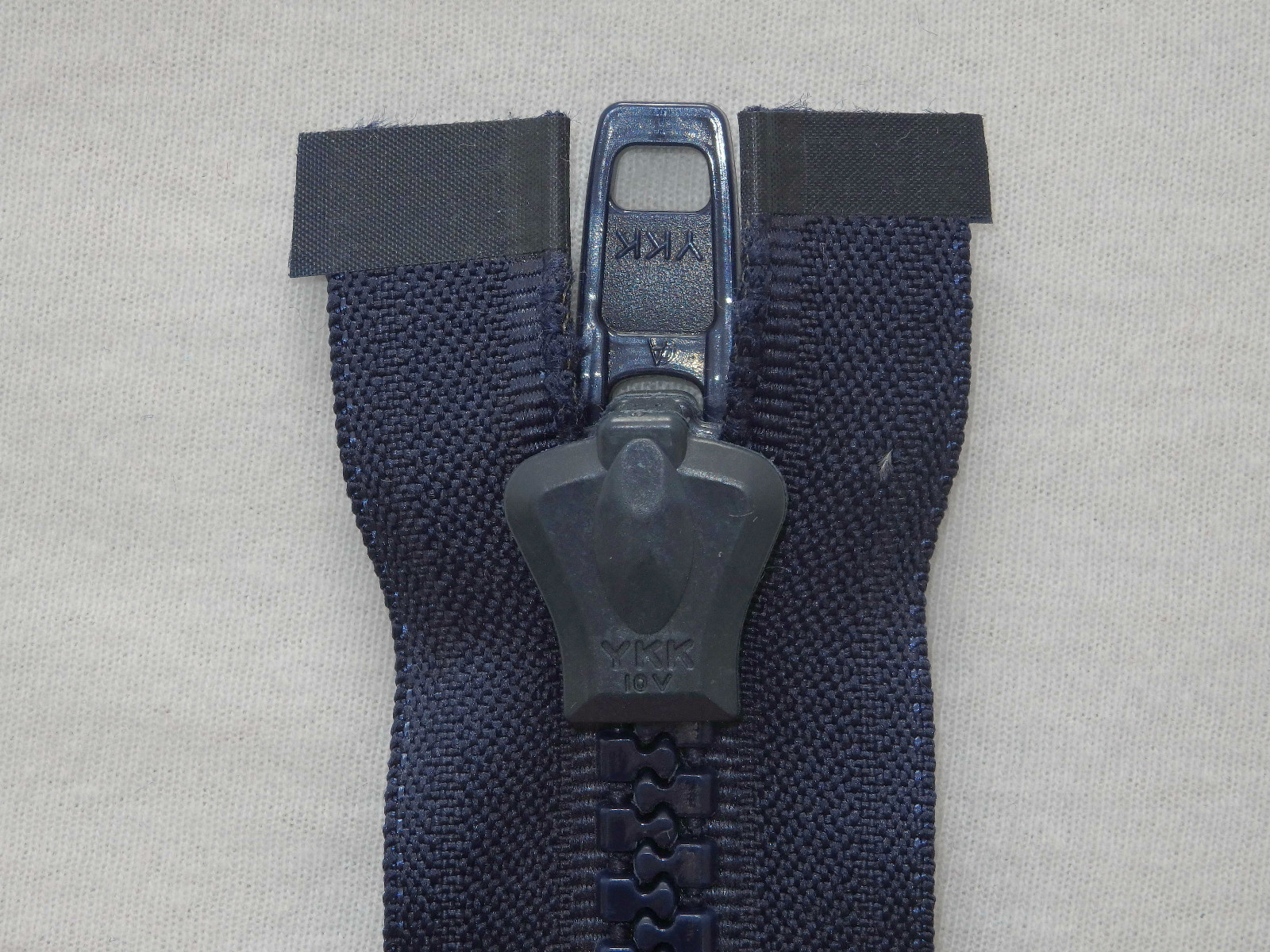 YKK Vislon 10V Reißverschluss Teilbar Marineblau mit Kunststoffschieber 85 cm